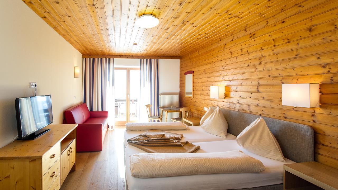 Sattleggers Alpenhof & Feriensternwarte Hotel Greifenburg Exterior photo