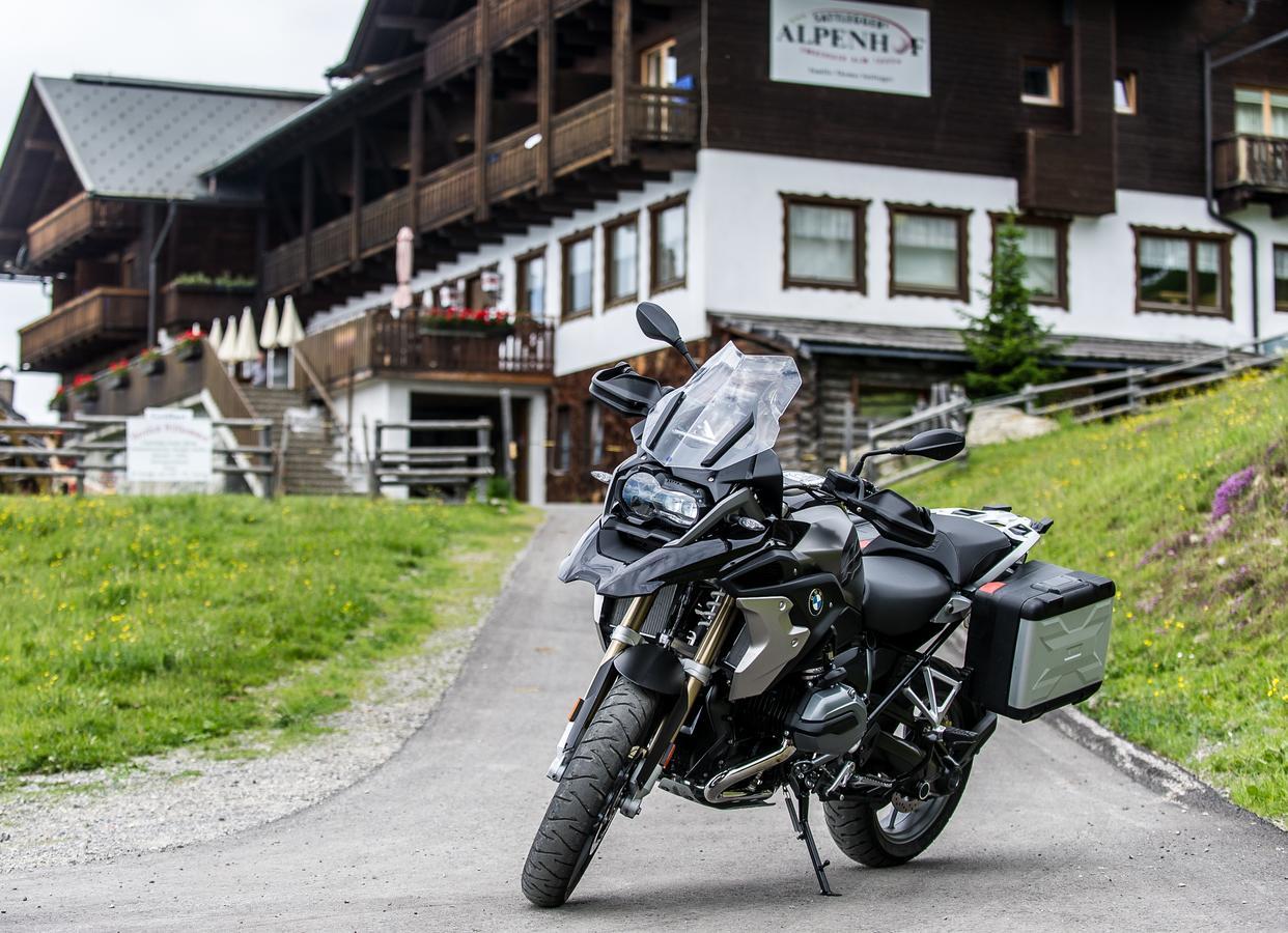 Sattleggers Alpenhof & Feriensternwarte Hotel Greifenburg Exterior photo