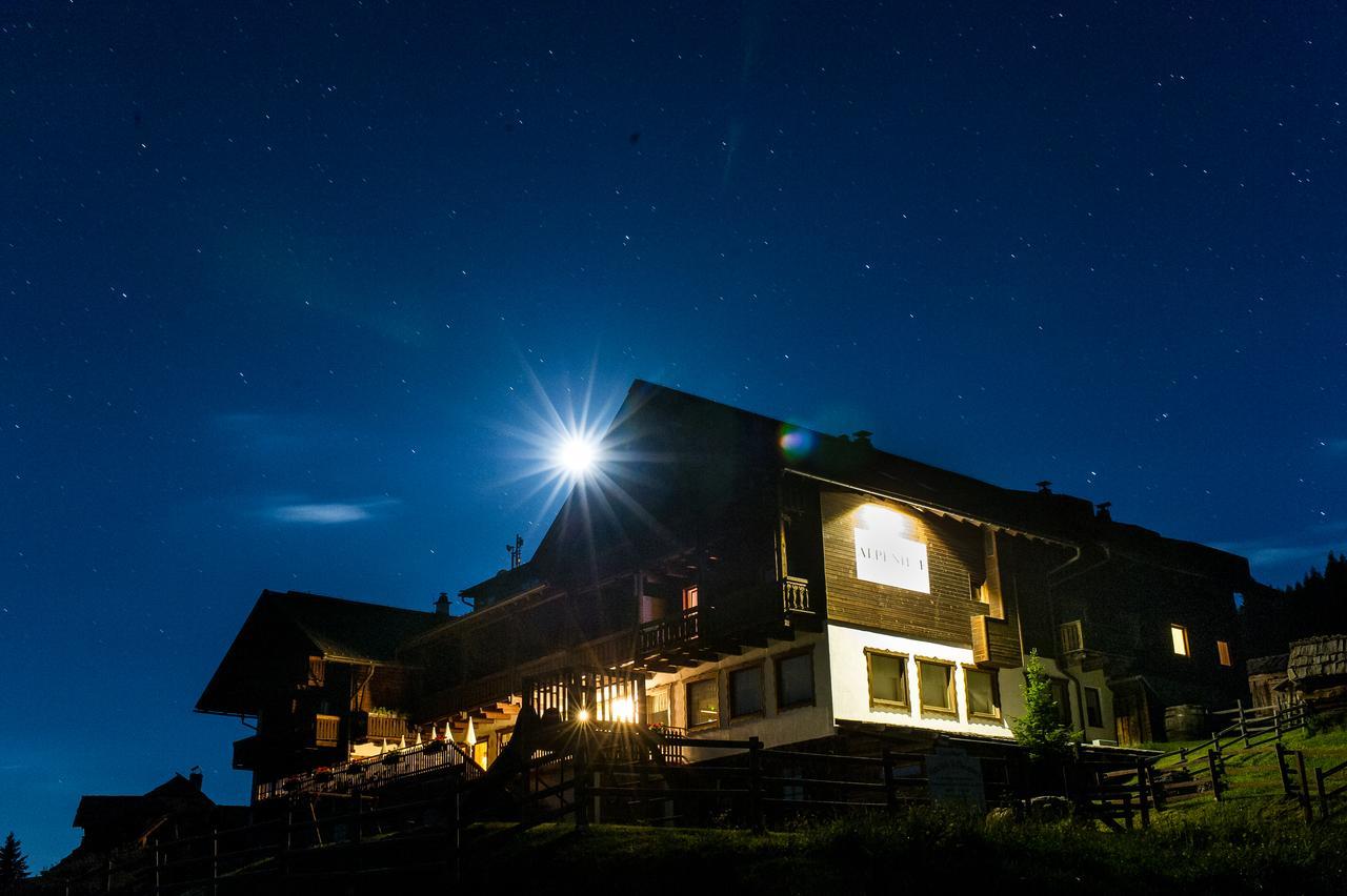 Sattleggers Alpenhof & Feriensternwarte Hotel Greifenburg Exterior photo