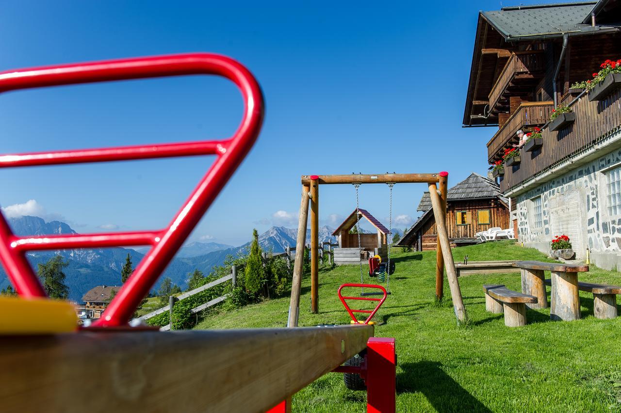 Sattleggers Alpenhof & Feriensternwarte Hotel Greifenburg Exterior photo